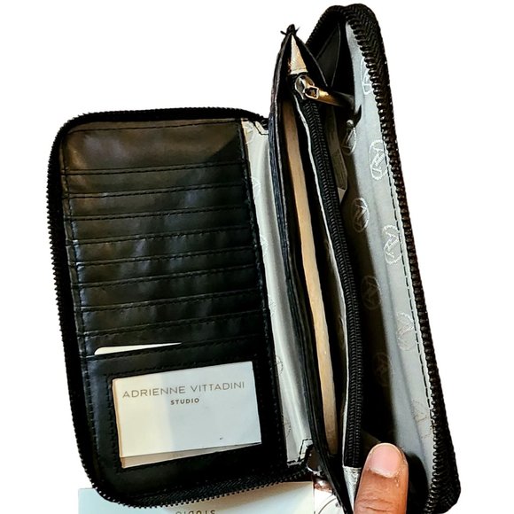 Adrienne Vittadini 8" Wallet Black Zip Around Stingray RFID NWT Slight Damage - Picture 2 of 9